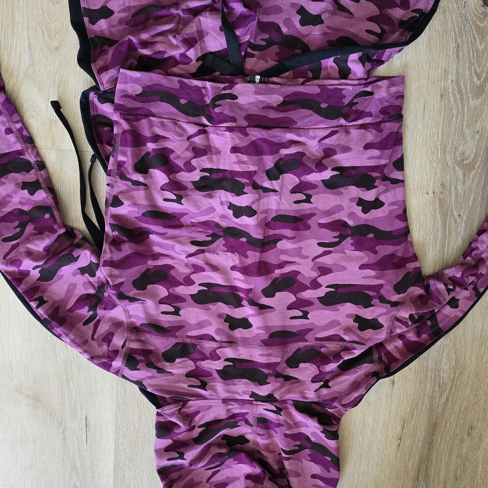 Bombshell Sportswear Pink and Black Camo Jogger Set - Picture 6 of 9